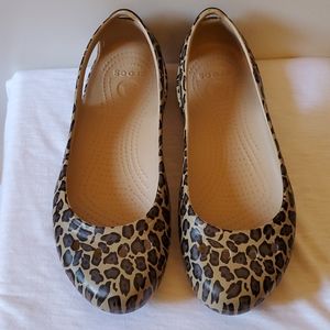 Leopard print cross US 8